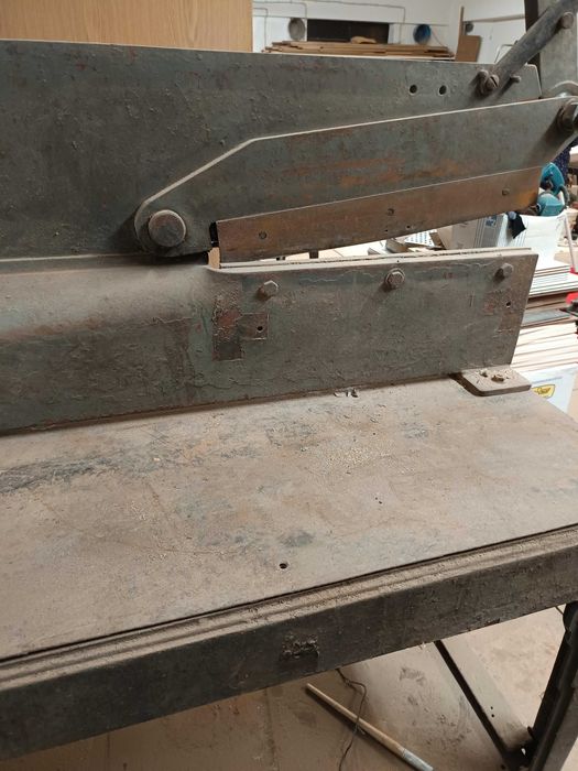 Tesoura para corte de chapa de ferro