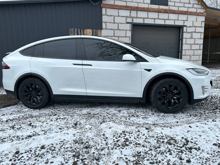 Tesla model X 2018 Intel