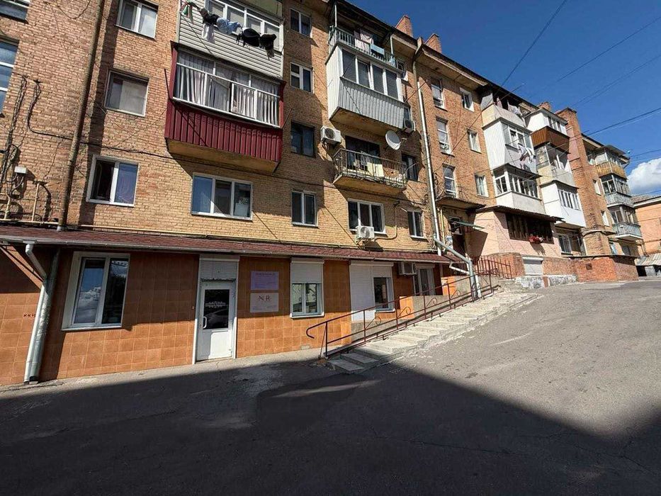 Продаж комерційного приміщення по вул. Брацлавській