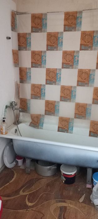 Продаж будинку!смт Володарка!Центр