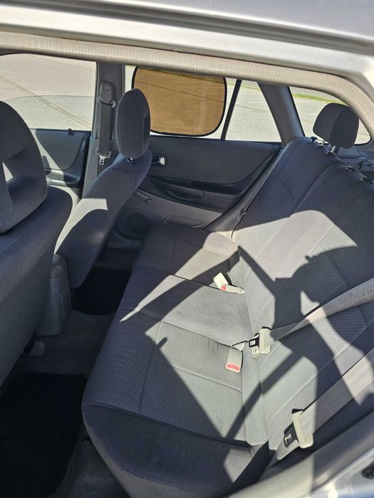 Carro Mazda 323F gasolina