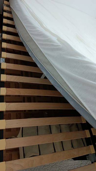 Estrados com colchão de casal