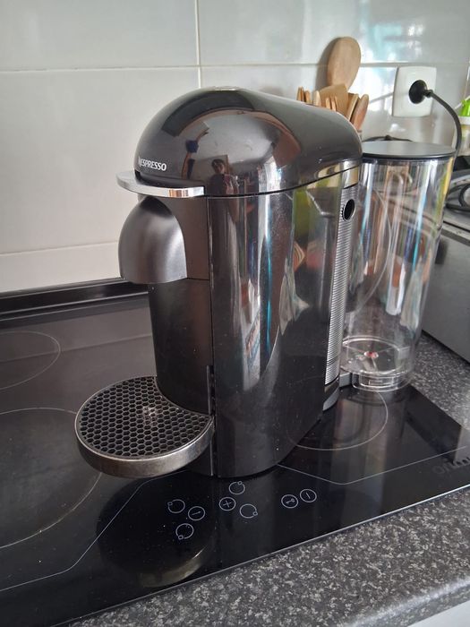 Máquina de café Nespresso vertuo plus