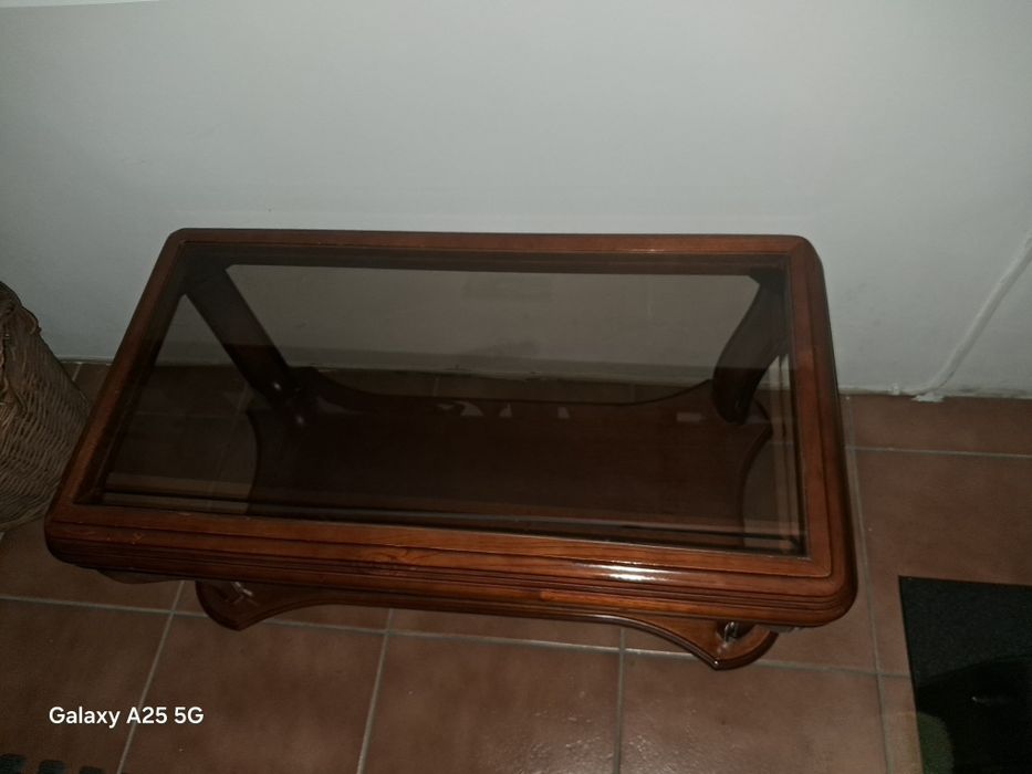 Mobilia em muito bom estado.