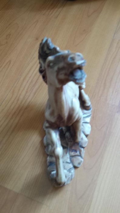 Cavalo em marfinite