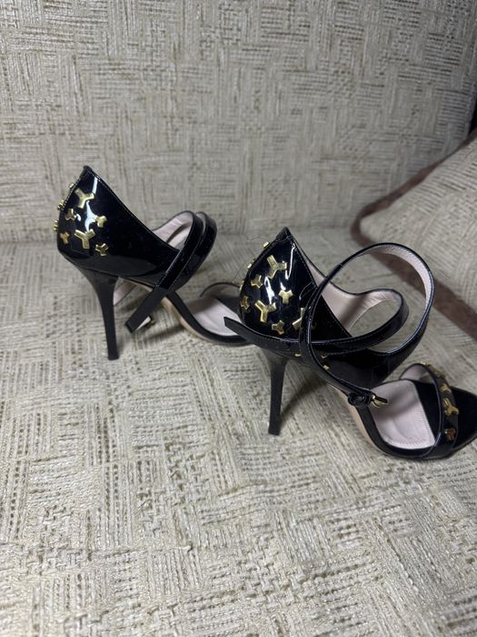 Найстильніші босоніжки Bally (оригінал)