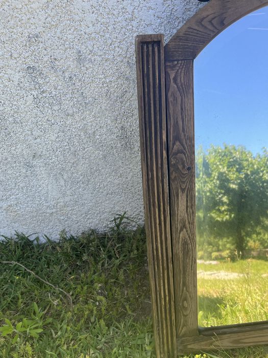 Espelho Antigo em Madeira Maciça Escura – Estilo Clássico- para restauro