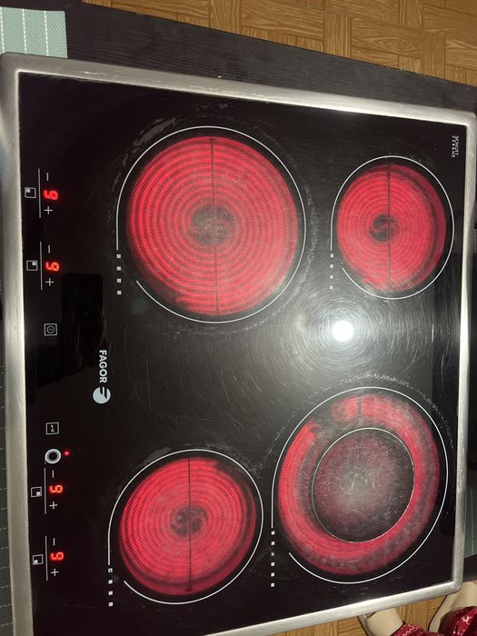 Placa de inducao 4 lugares e frintadeira eletrica beckem todos em bom