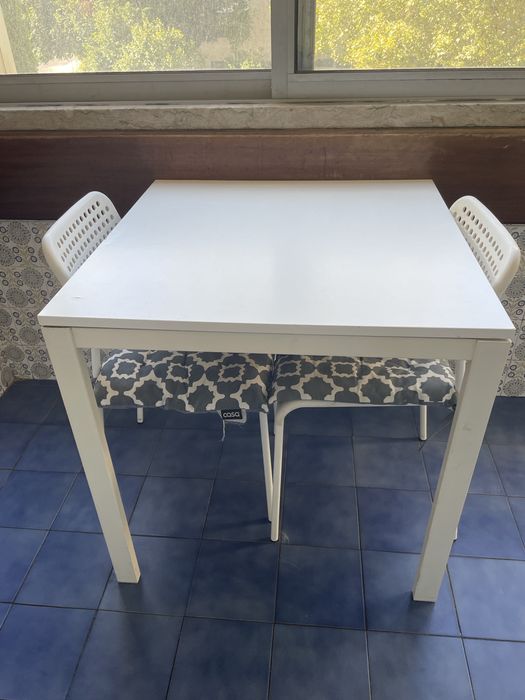 Conjunto de Mesa branca c/2 cadeiras