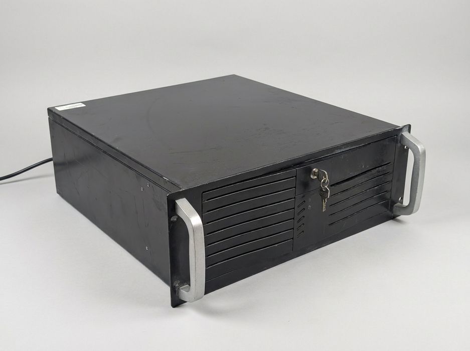 Serwer Rack 4U 19" obudowa + komputer LGA775, 2 GB RAM, 500 GB