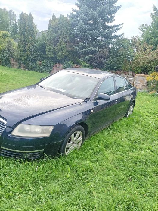 Audi a6 sedan z 2004 roku