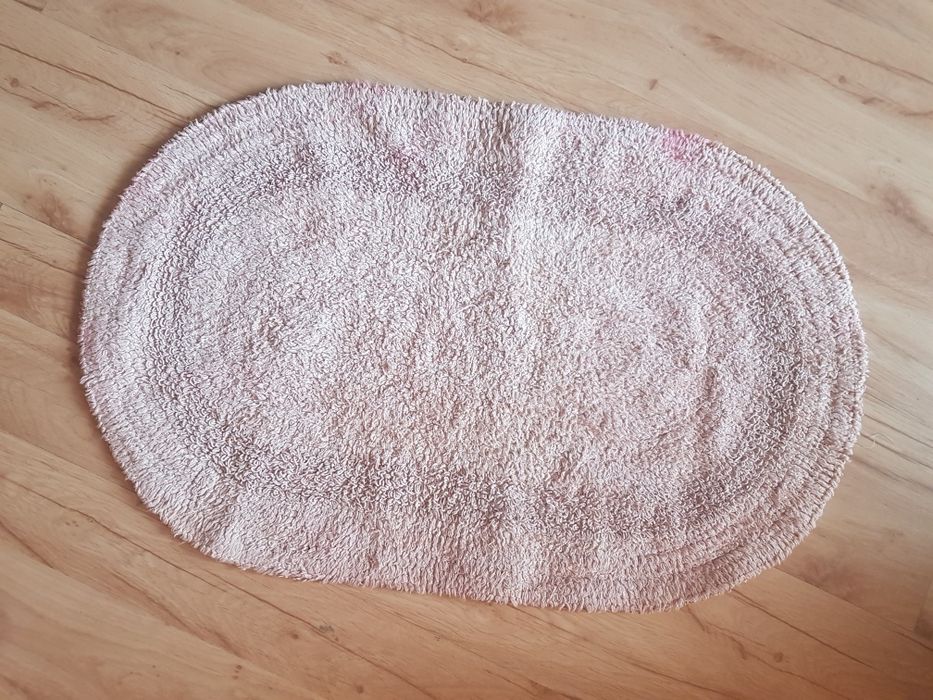 Dywanik ,chodnik z fabrycznymi przebarwieniami  77cm x 49cm