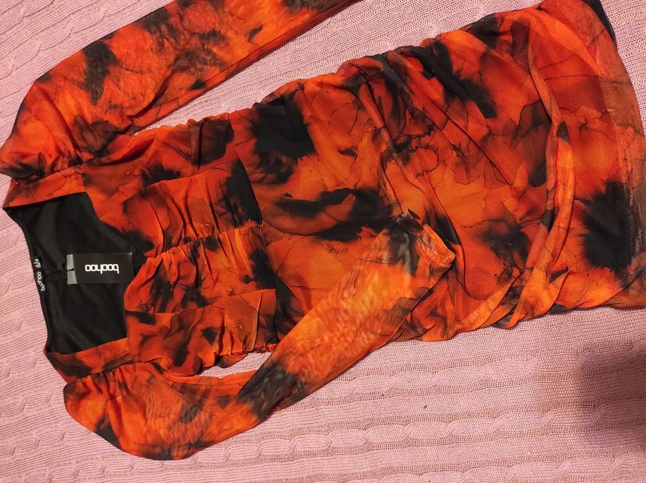 Сукня нова яскрава