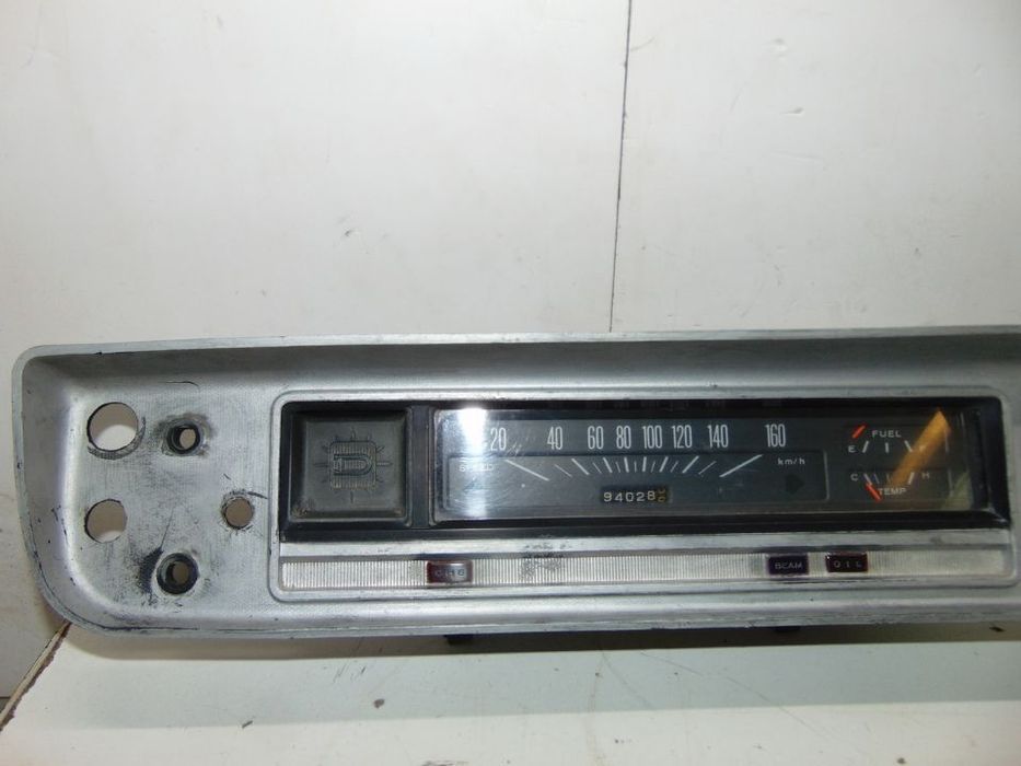 Datsun 1200 conta km´s/Rádio e + peças