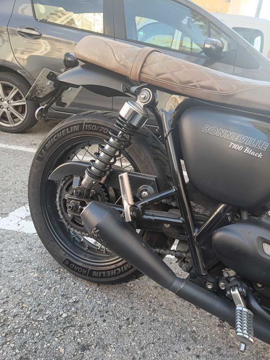 Triumph Bonneville T100 Black Edition