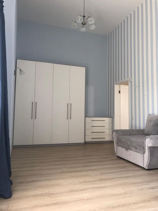 Продаж будинку з басейном в Лісниках 380 м2
