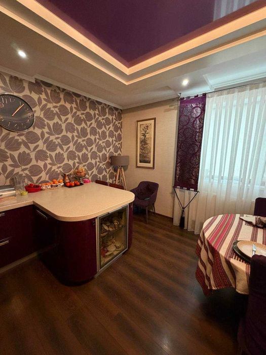 Просторий будинок із відпочинковим комплексом. Продаж