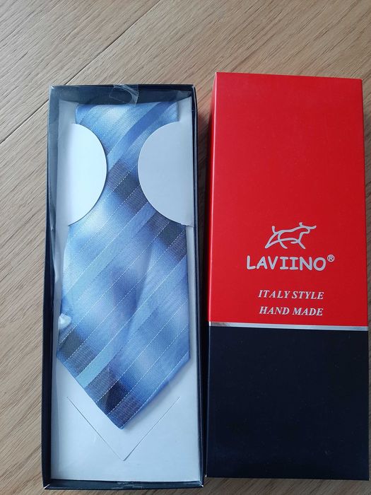 Krawat nowy w pudełku