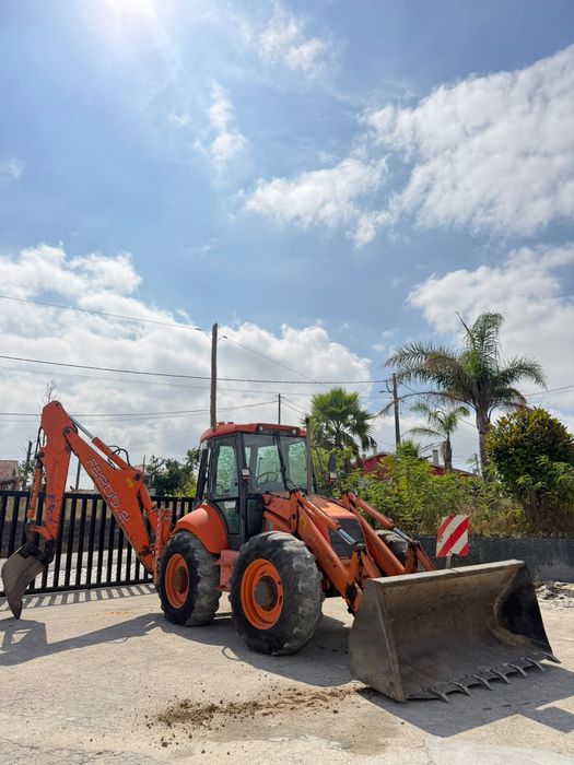 Retroescavadora Hitachi FB200.2
