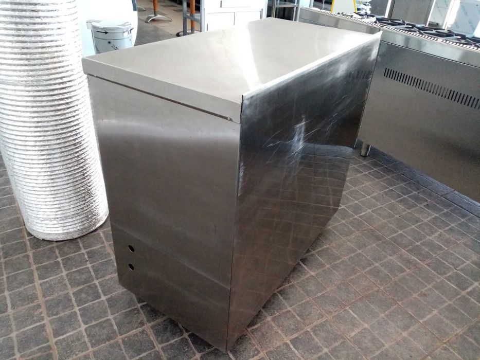 ACM1386 - Bancada de Apoio em Inox com Bate Borras - Usada