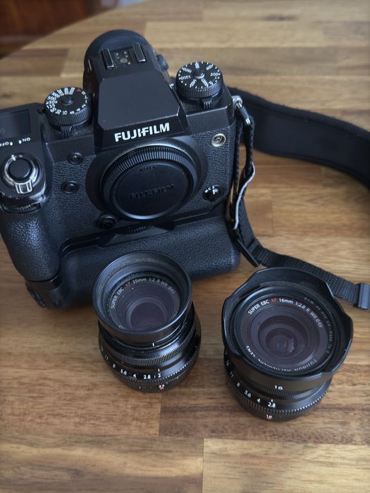 Fujifilm X-H1 + Grip + Fujinon 16mm f2.8 + 35mm f2 (Kit Profissional)