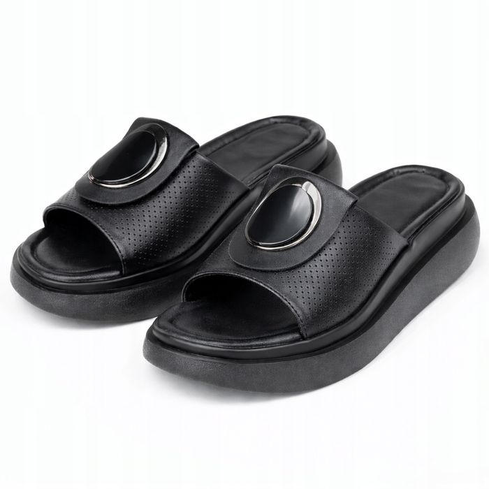 Czarne klapki damskie skóra naturalna na platformie z klamrą 36