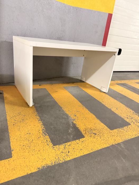 Duas bancadas (2) para quarto de crianca com 1 bau.