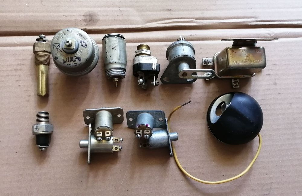 Датчики газ 21 .