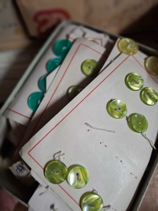 Lote 2: ~11kg de Botões de costura Vintage, novos