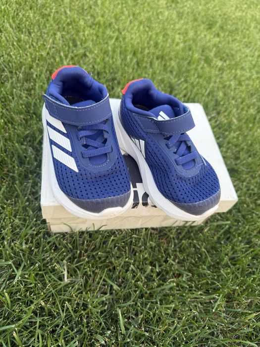 Кросівки Adidas 23,5 розмір 15 см устілка Стан нових