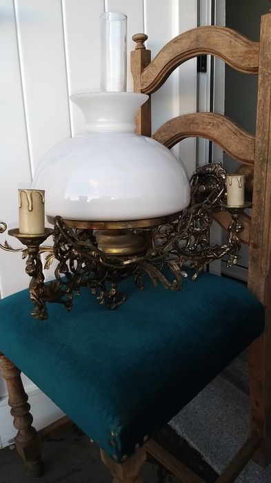 candeeiro antigo com 3 bocais mais uma chaminé