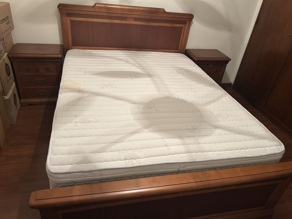 Cama Madeira maciça como nova