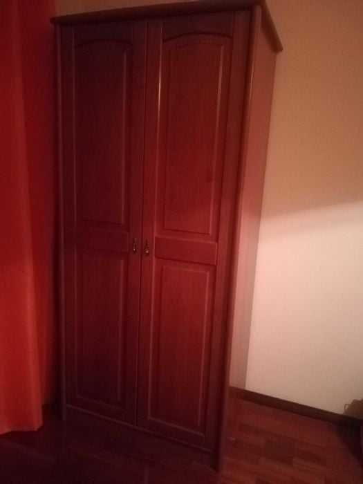 Quarto de solteiro em madeira pinho mel