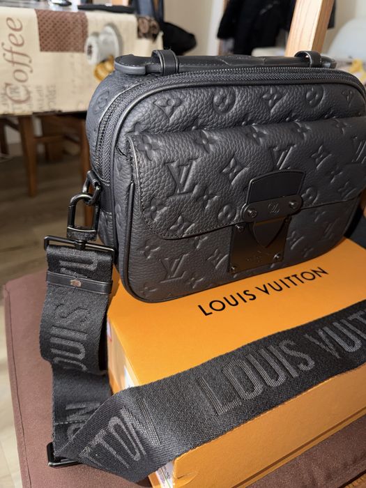 Mala LV ( Louis Vuitton) nova com caixa