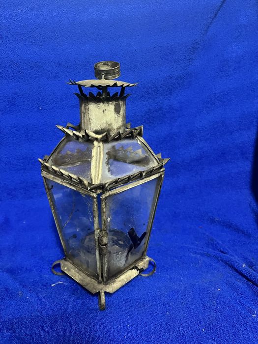 Lanterna antiga a azeite