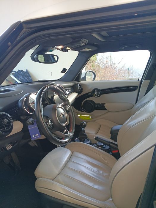 Mini Cooper D com todos os extras, sempre assistindo na marca.