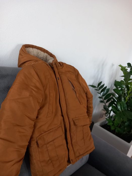 Kurtka kurteczka ocieolana za grosze pieknybkolor r 128 z kapturem