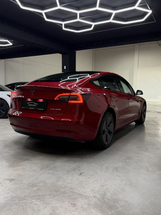 Tesla Model 3 — fotografia 4