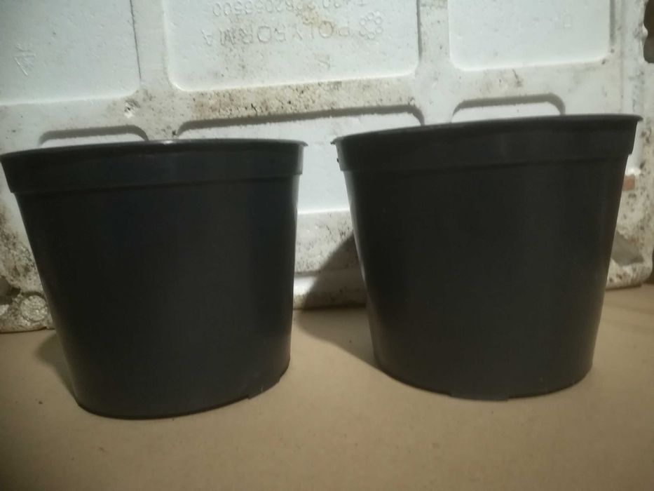 doniczki produkcyjne średnica 14 cm twarde nowe  2000 sztuk