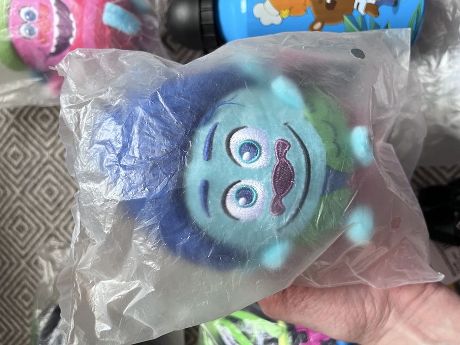 Maskotki Trolle, butelka na wodę, notes, smycz