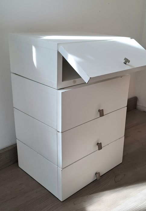 Modulos brancos 12x27x33cm, possível venda em separado, com algumas ma