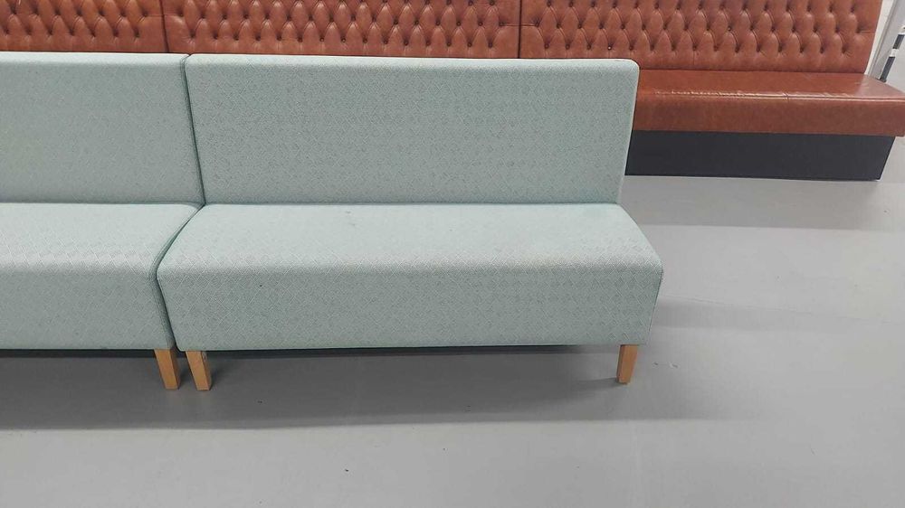 Vários sofás conforme imagem.