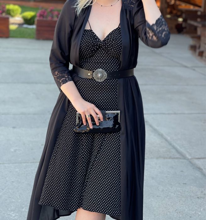 Чорна прозора накидка