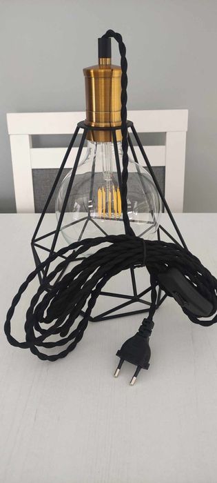 Piękna lampa stołowa