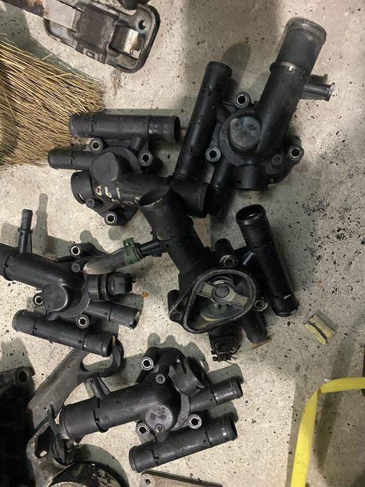 Корпус термостата лагуна трафік мастер еспейс меган 1.9/2.2/2.5