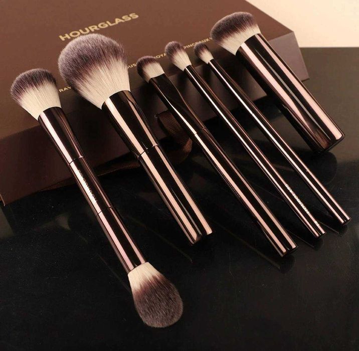 Набор кистей Hourglass vegan travel brush set