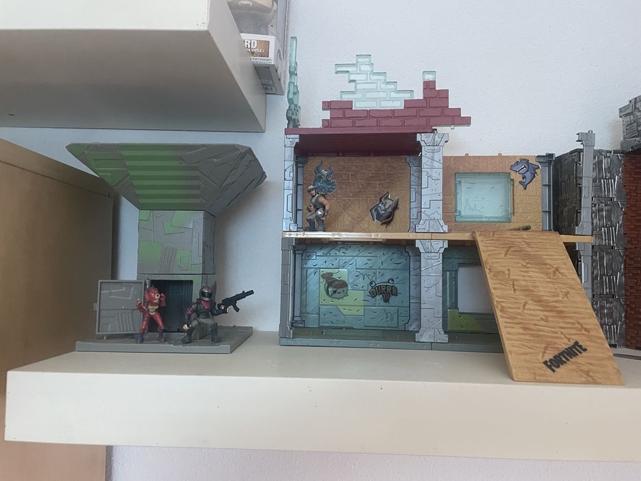 Fortnite Battle Bus + Cenário Completo com Figuras