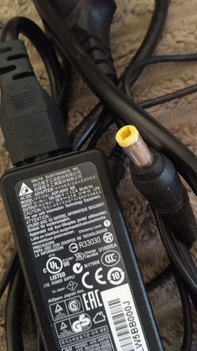 Блок питания,зарядка для ноутбука LJ