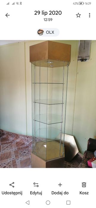 Witryna szklana z oświetleniem