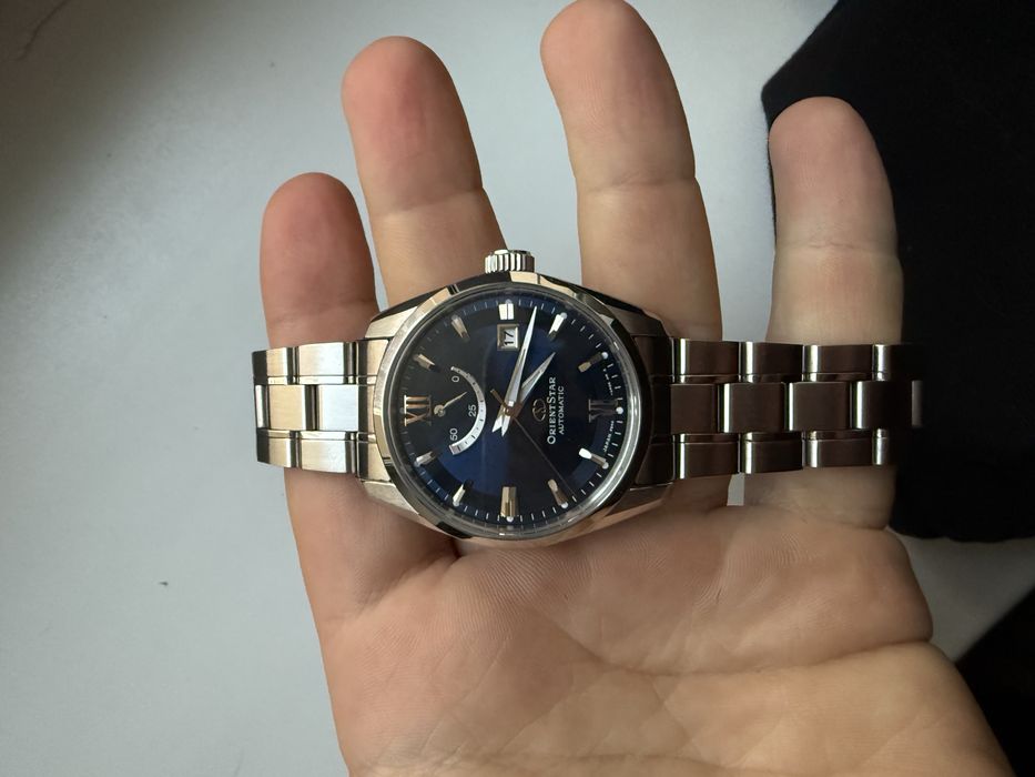 Orient Star RE-AU0005L00B с синим циферблатом.